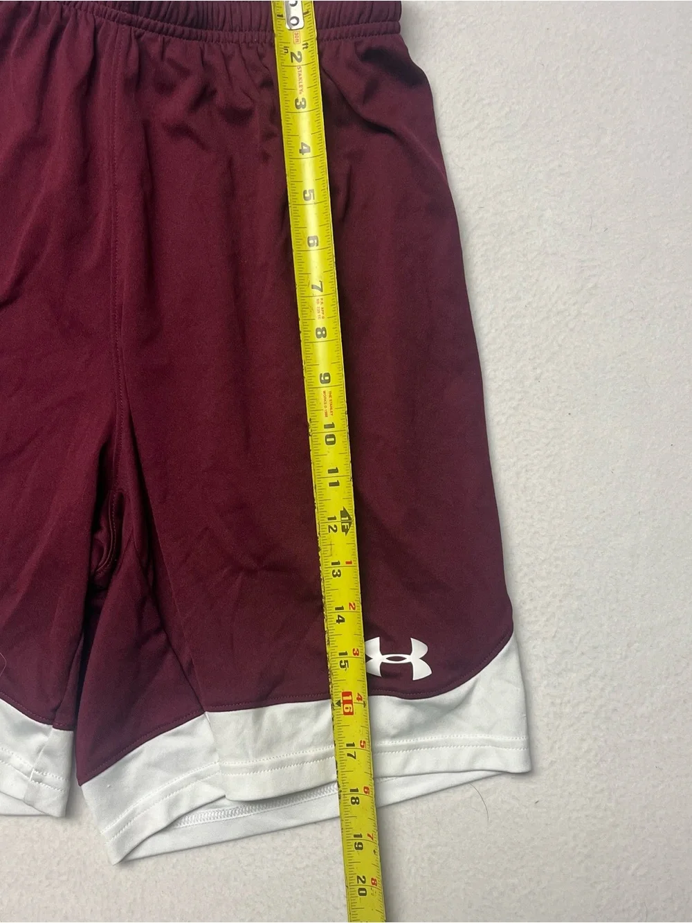 Under Armour Maroon Athletic Shorts Drawstring Men’s medium